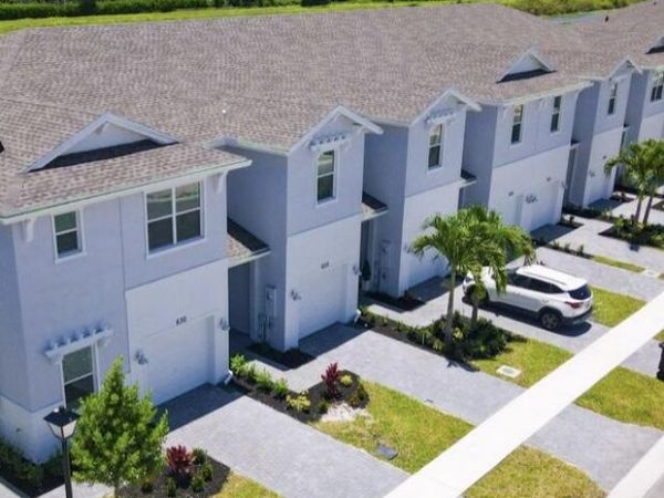 675 SE Lake Falls Street, Port St. Lucie, FL 34984