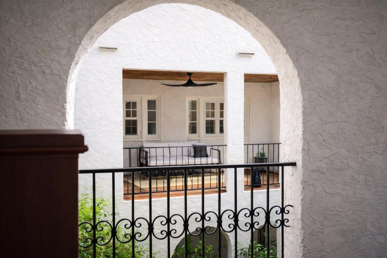 184 Sunset Avenue, Unit 303, Palm Beach, FL 33480 Photo