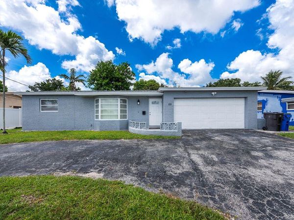 3400 NW 39th Avenue, Lauderdale Lakes, FL 33309