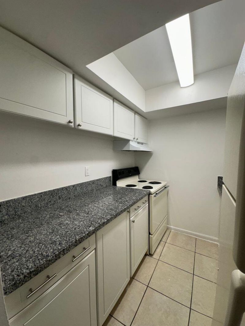 515 S Sequoia Drive, Unit 111, West Palm Beach, FL 33409 Photo