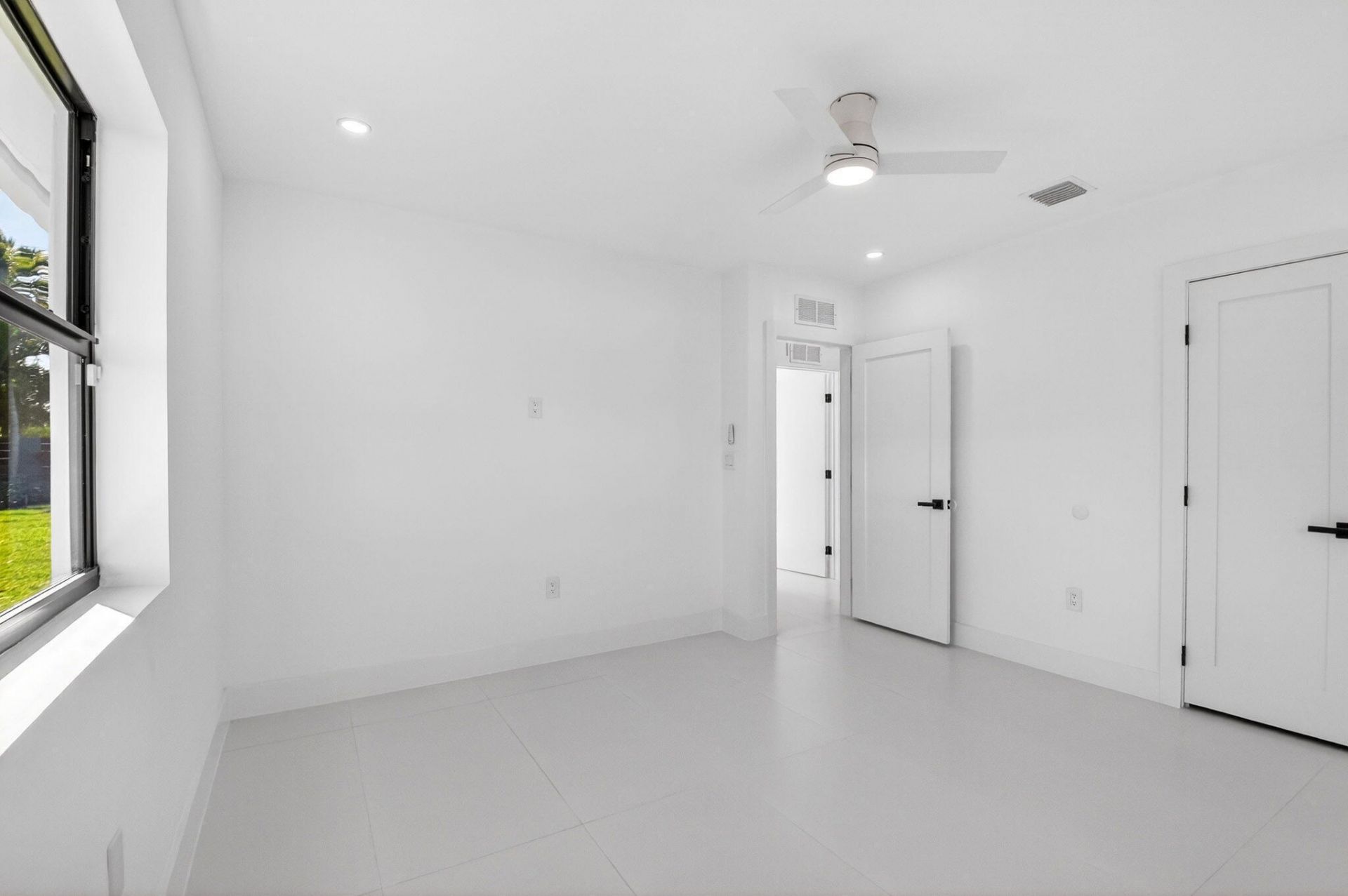 1410 N Beta Ct Court N, Lake Clarke Shores, FL 33406 Photo