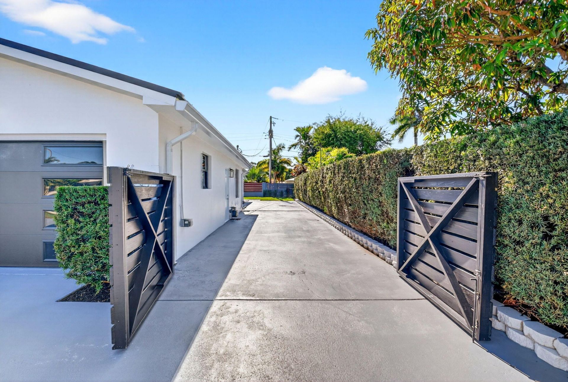1410 N Beta Ct Court N, Lake Clarke Shores, FL 33406 Photo