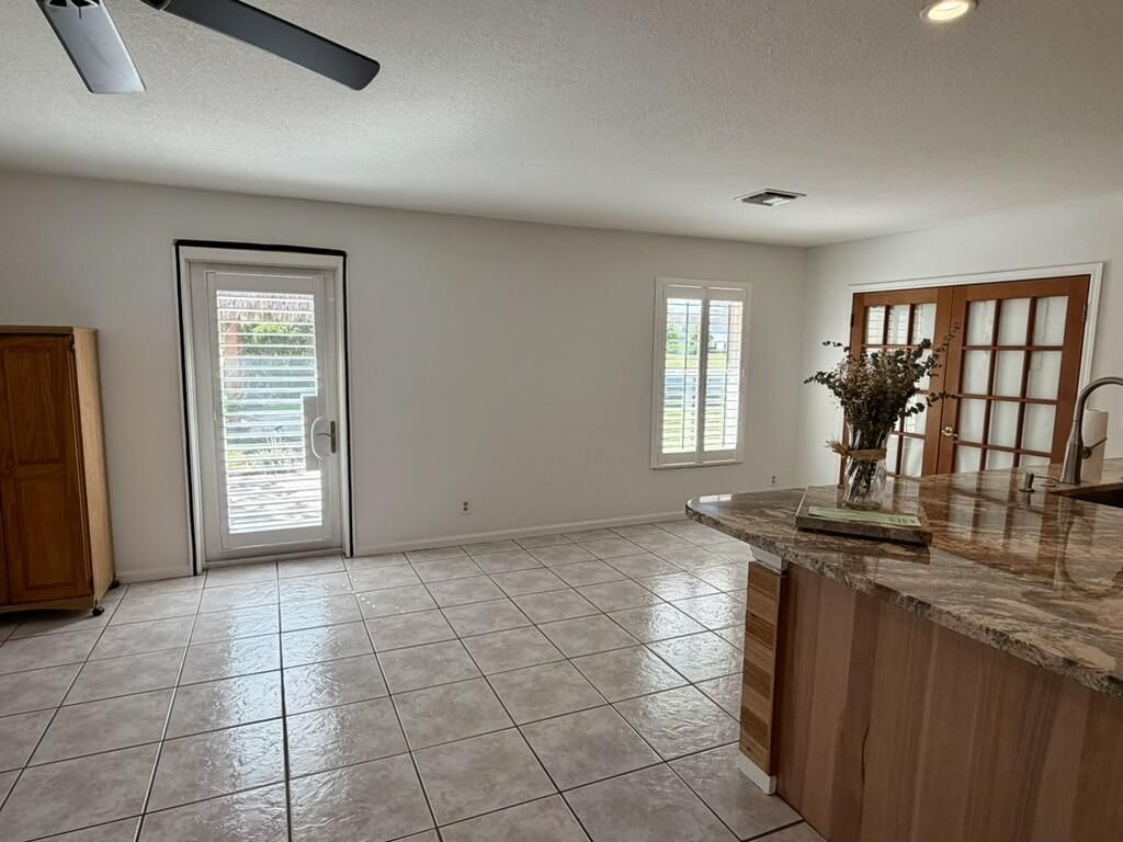 147 Sunflower Circle, Royal Palm Beach, FL 33411 Photo
