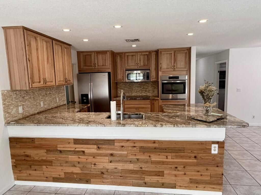 147 Sunflower Circle, Royal Palm Beach, FL 33411 Photo