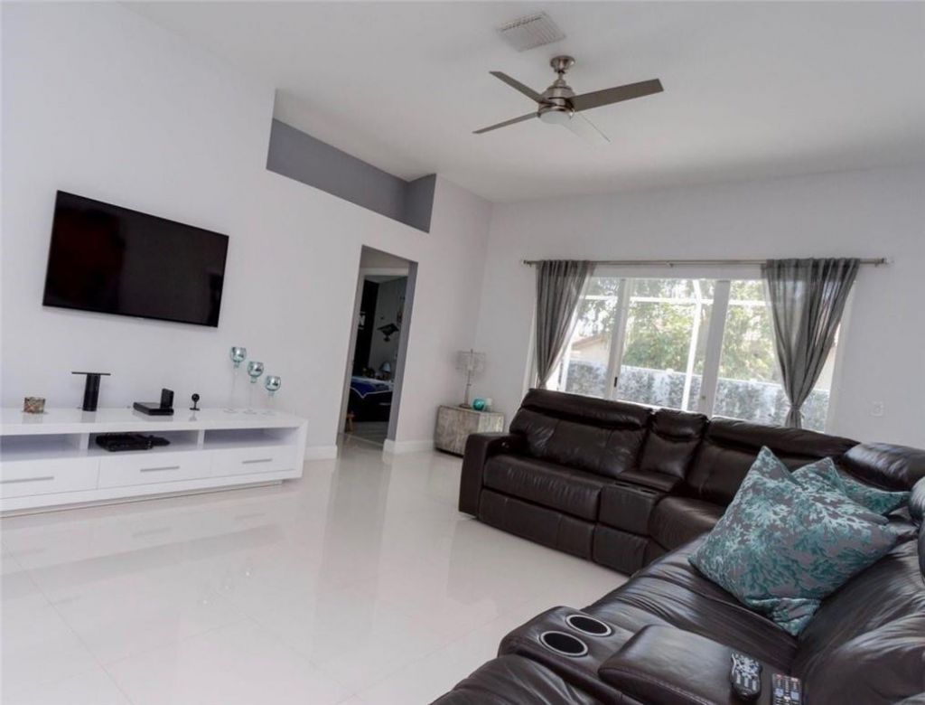 14272 NW 18th Court, Pembroke Pines, FL 33028 Photo