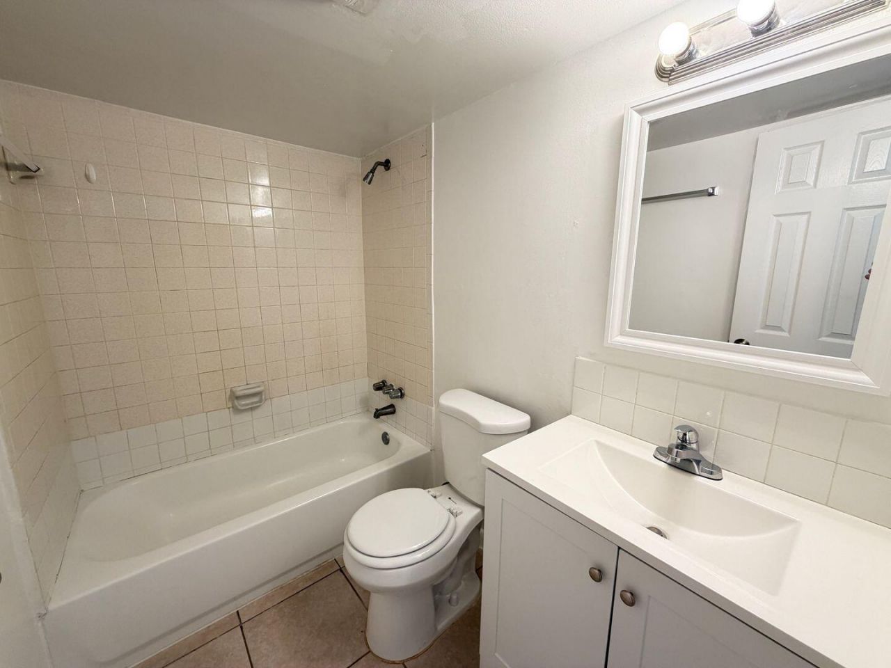 515 S Sequoia Drive, Unit 110, West Palm Beach, FL 33409 Photo