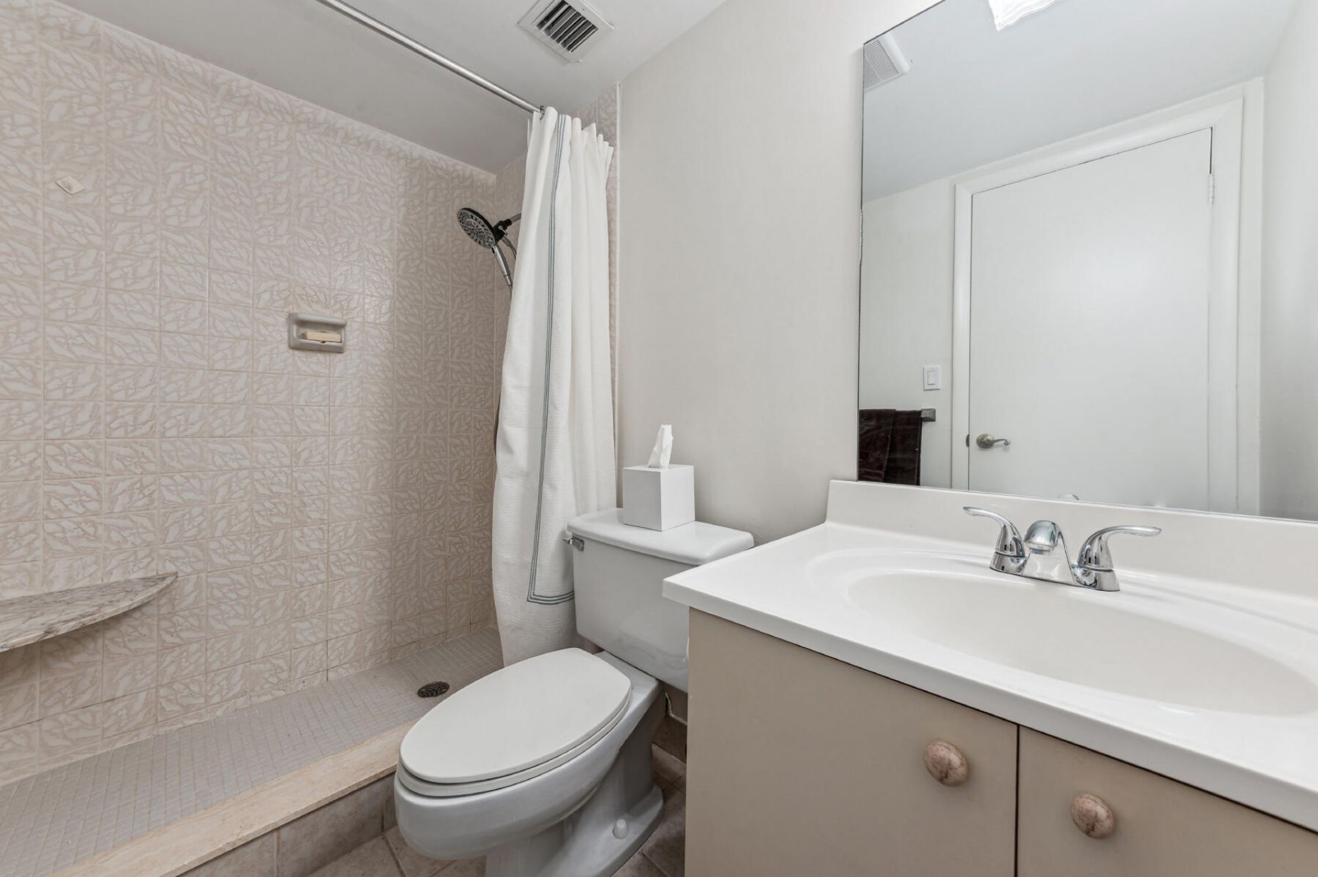 3800 Washington Road, Unit 303, West Palm Beach, FL 33405 Photo