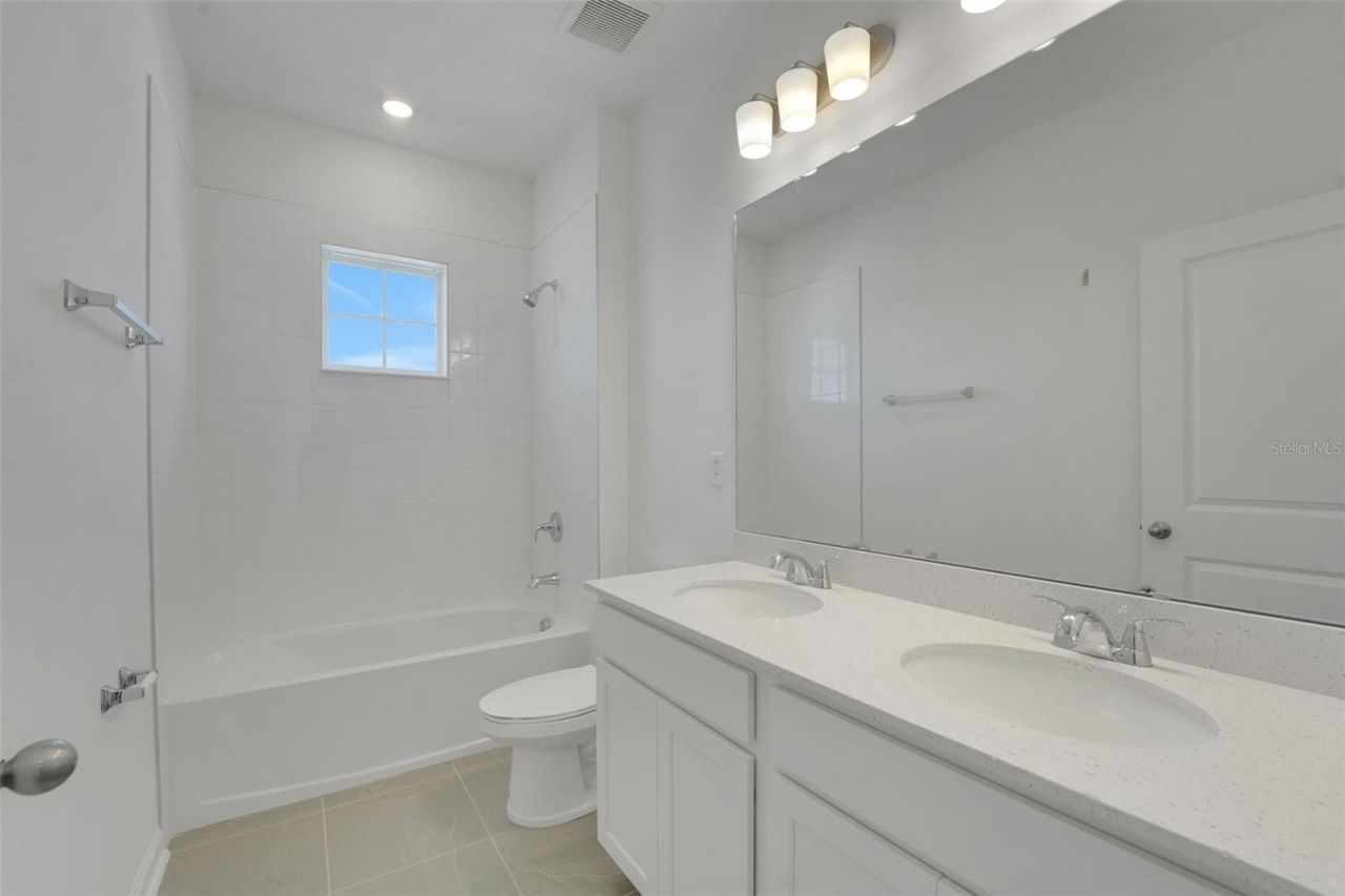 1006 Swamp Chestnut Loop, Lady Lake, FL 32159 Photo