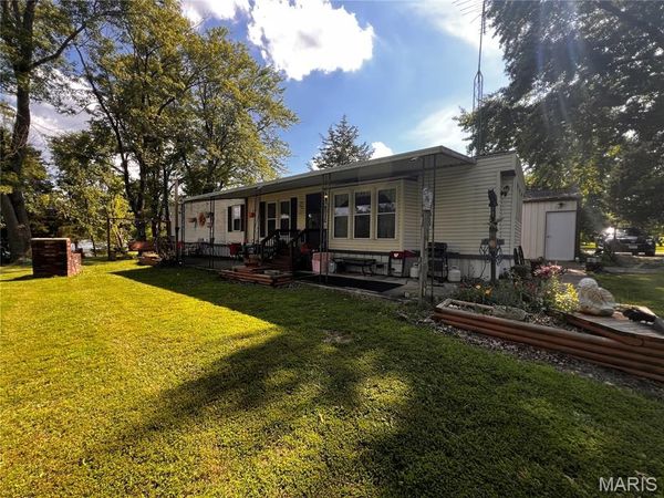 8360 Club Lane , Alma, IL 62807
