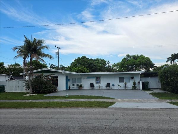 10220 SW 164th St , Miami, FL 33157
