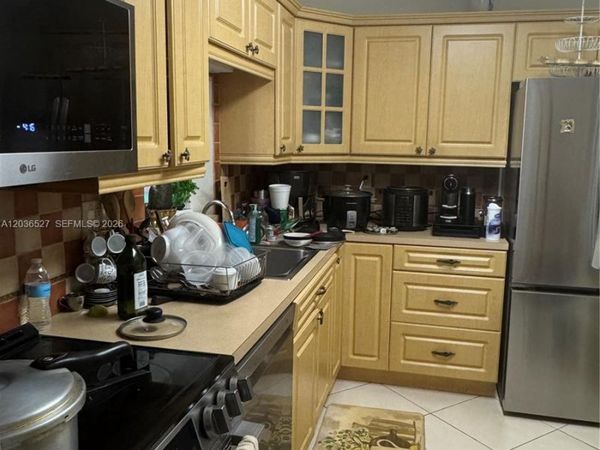 8625 NW 8th St , Unit 310, Miami, FL 33126