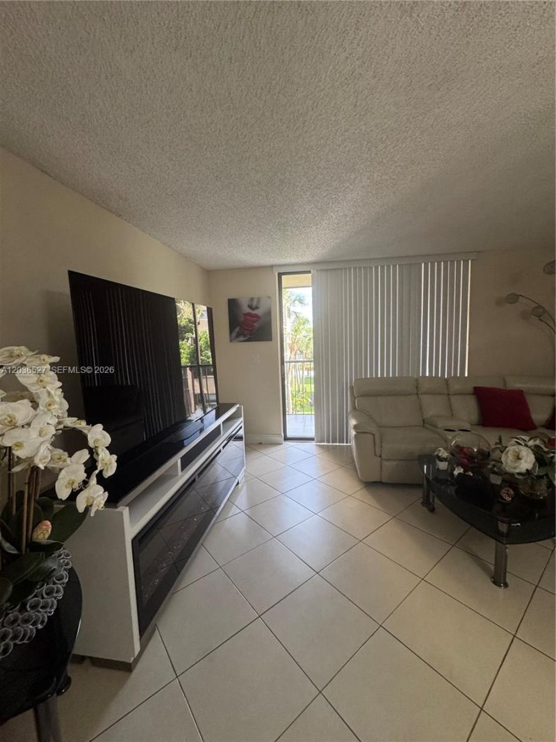 8625 NW 8th St , Unit 310, Miami, FL 33126 Photo