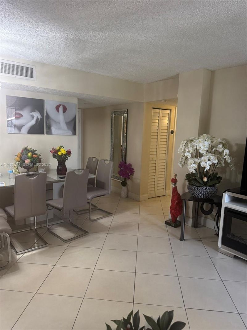 8625 NW 8th St , Unit 310, Miami, FL 33126 Photo