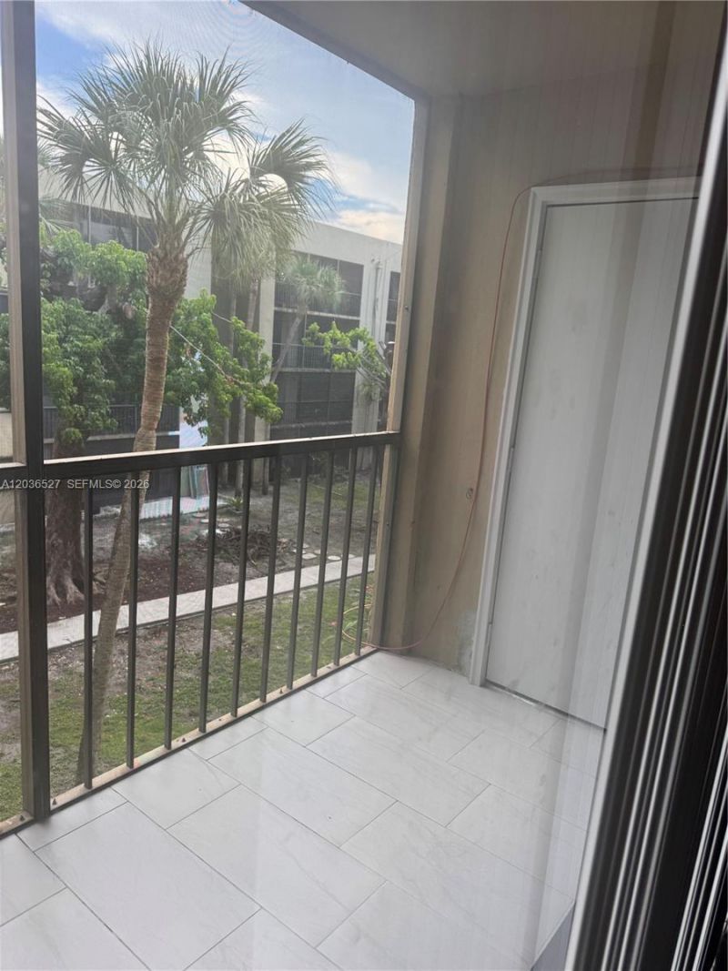 8625 NW 8th St , Unit 310, Miami, FL 33126 Photo
