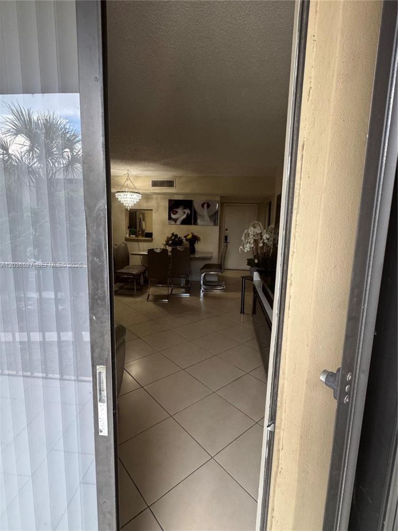8625 NW 8th St , Unit 310, Miami, FL 33126 Photo