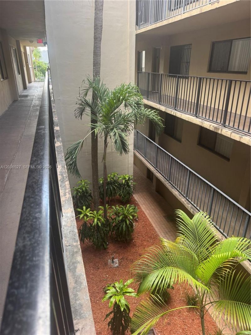 8625 NW 8th St , Unit 310, Miami, FL 33126 Photo