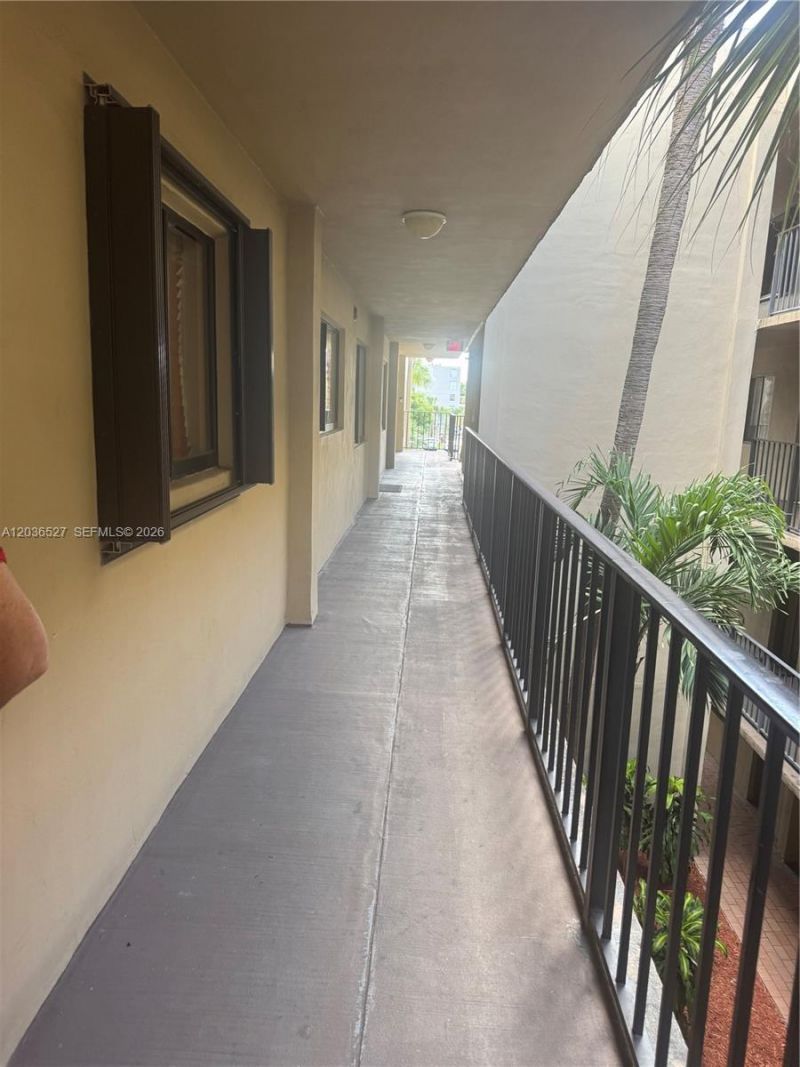 8625 NW 8th St , Unit 310, Miami, FL 33126 Photo