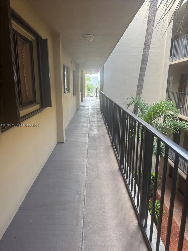 8625 NW 8th St , Unit 310, Miami, FL 33126 Photo