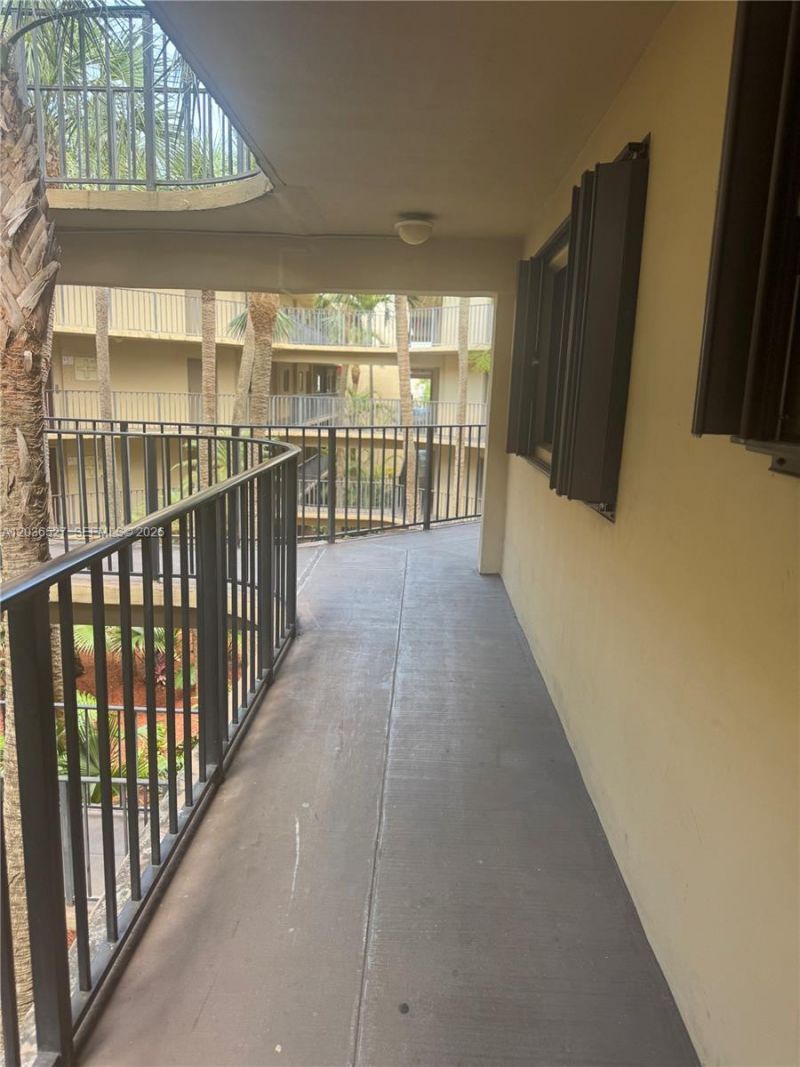 8625 NW 8th St , Unit 310, Miami, FL 33126 Photo