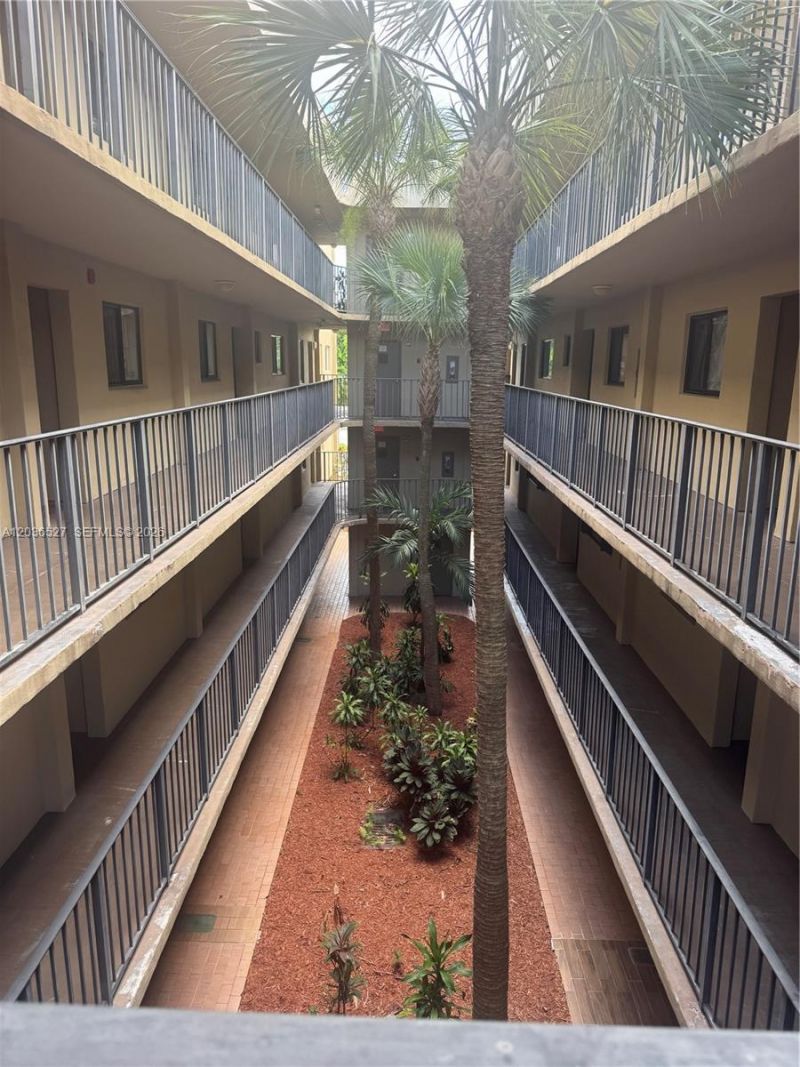8625 NW 8th St , Unit 310, Miami, FL 33126 Photo