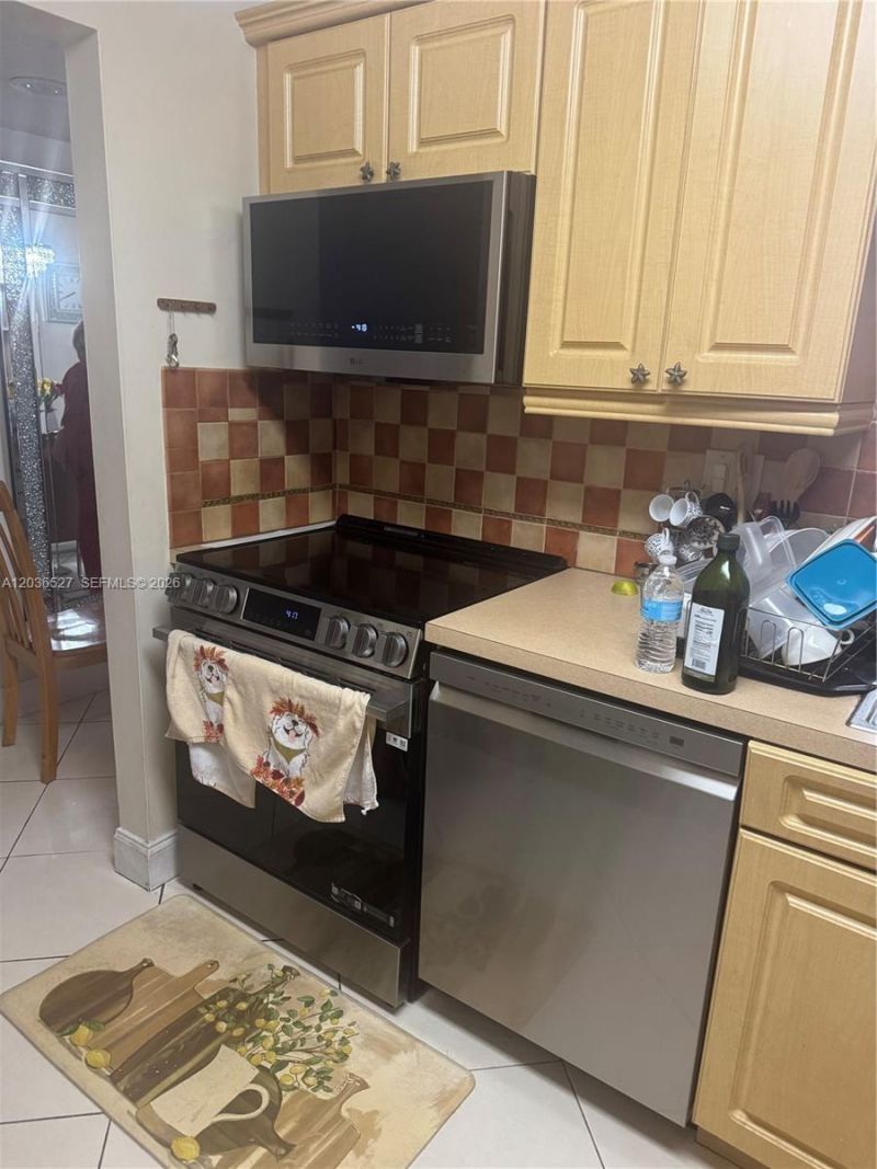 8625 NW 8th St , Unit 310, Miami, FL 33126 Photo