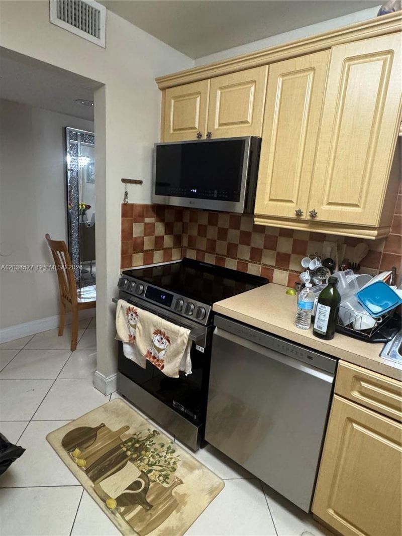 8625 NW 8th St , Unit 310, Miami, FL 33126 Photo
