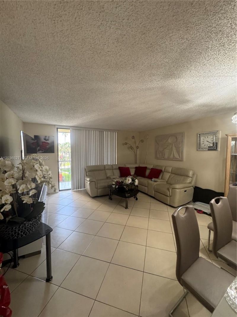 8625 NW 8th St , Unit 310, Miami, FL 33126 Photo