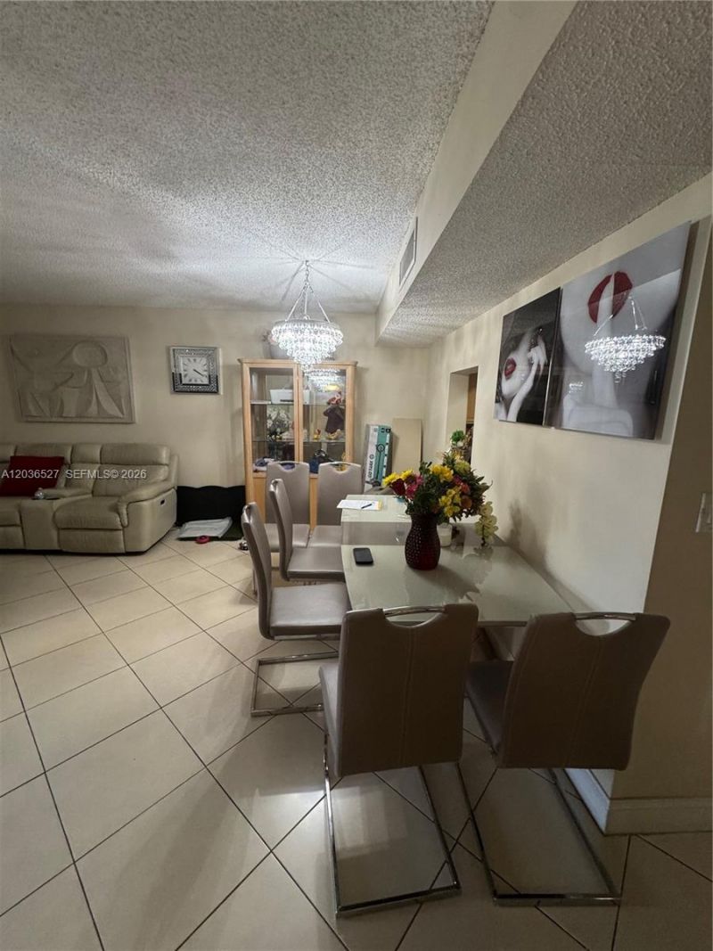8625 NW 8th St , Unit 310, Miami, FL 33126 Photo