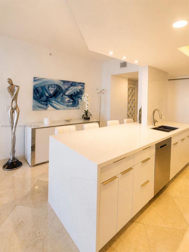 3000 NE 188th St, Unit 604, Aventura, FL 33180 Photo