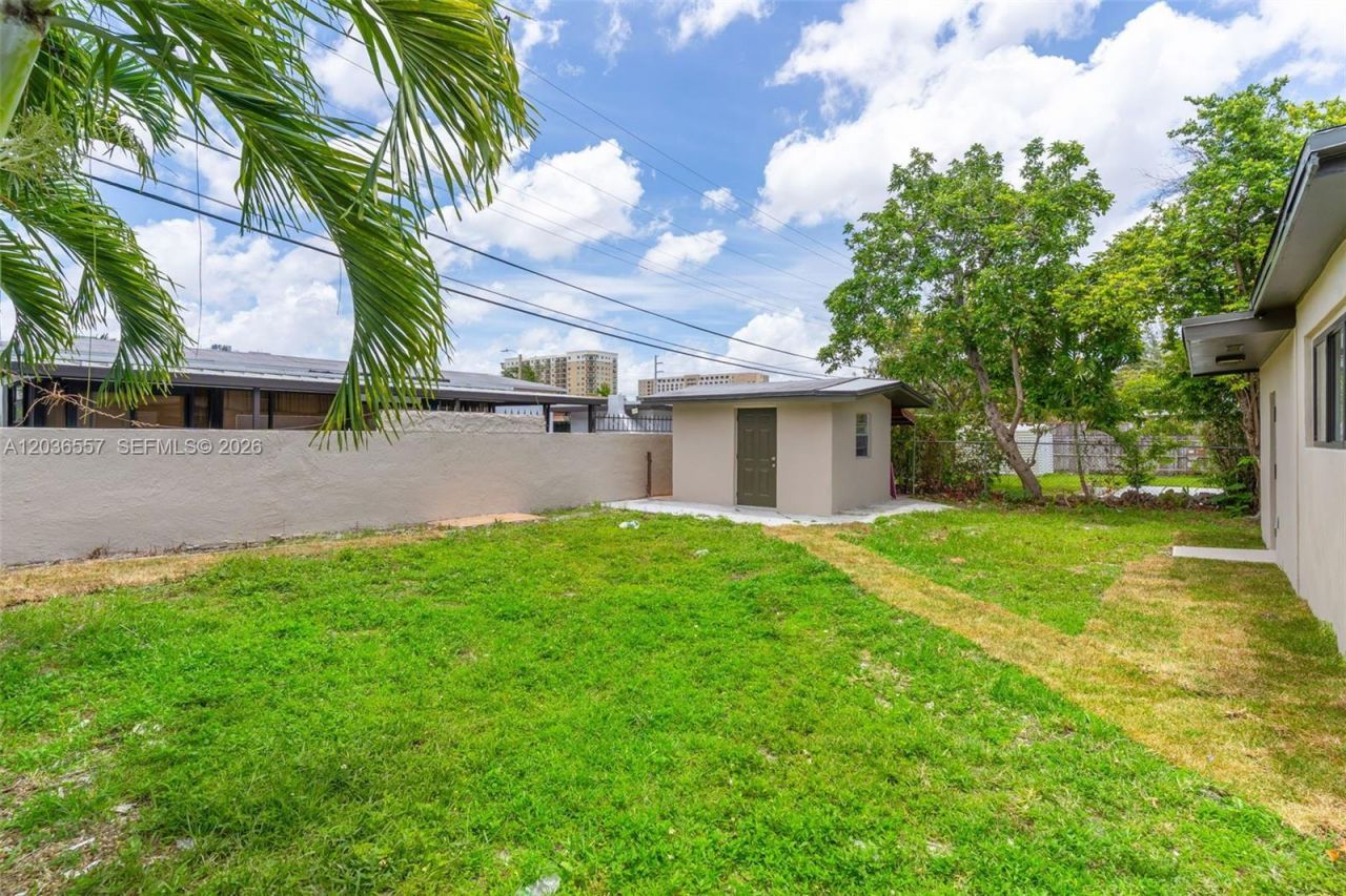 4353 SW 2nd St , Miami, FL 33134 Photo