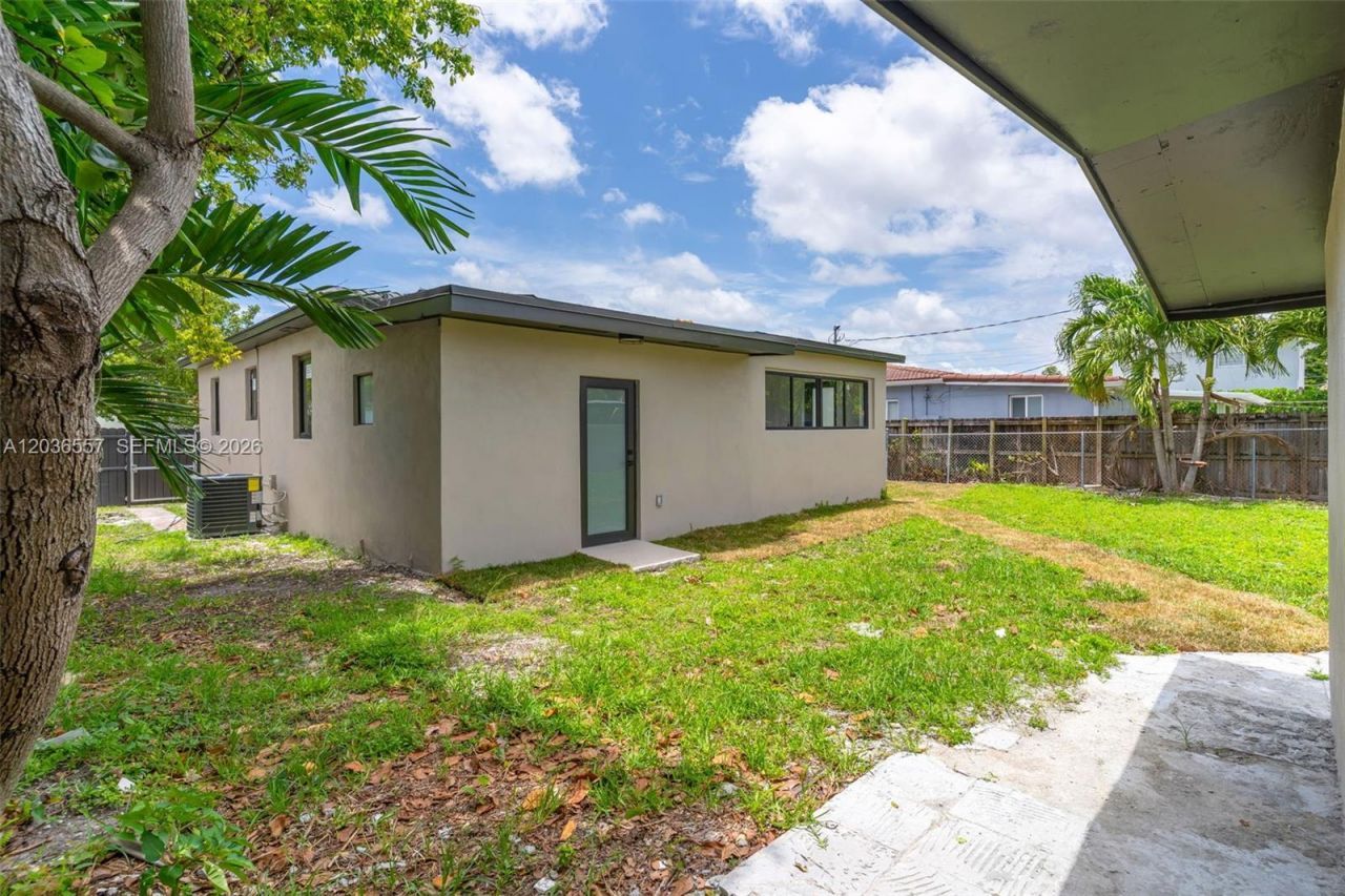 4353 SW 2nd St , Miami, FL 33134 Photo