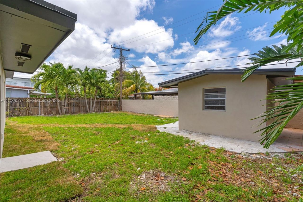 4353 SW 2nd St , Miami, FL 33134 Photo