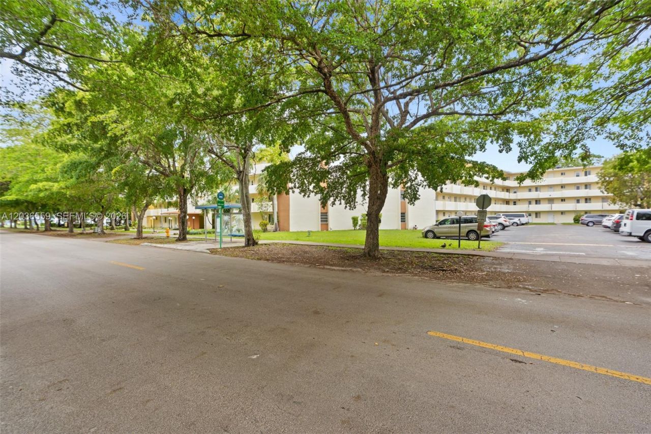 1201 NE 191st St , Unit G219, Miami, FL 33179 Photo