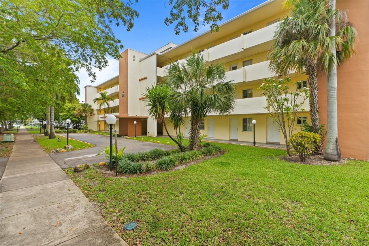 1201 NE 191st St , Unit G219, Miami, FL 33179 Photo