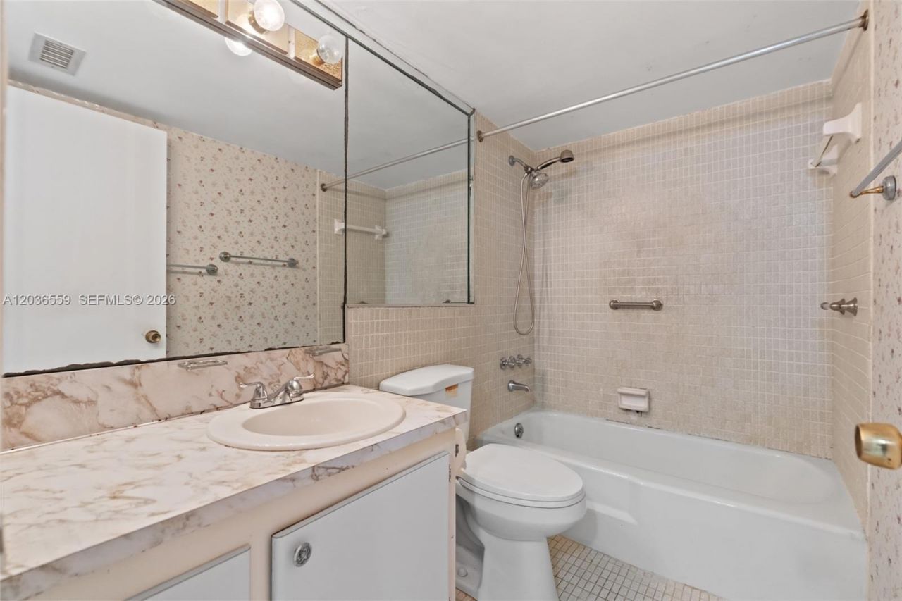 1201 NE 191st St , Unit G219, Miami, FL 33179 Photo