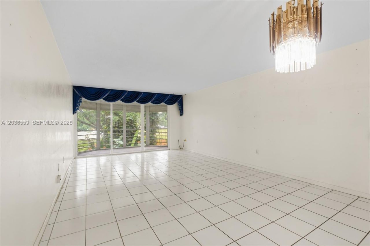 1201 NE 191st St , Unit G219, Miami, FL 33179 Photo