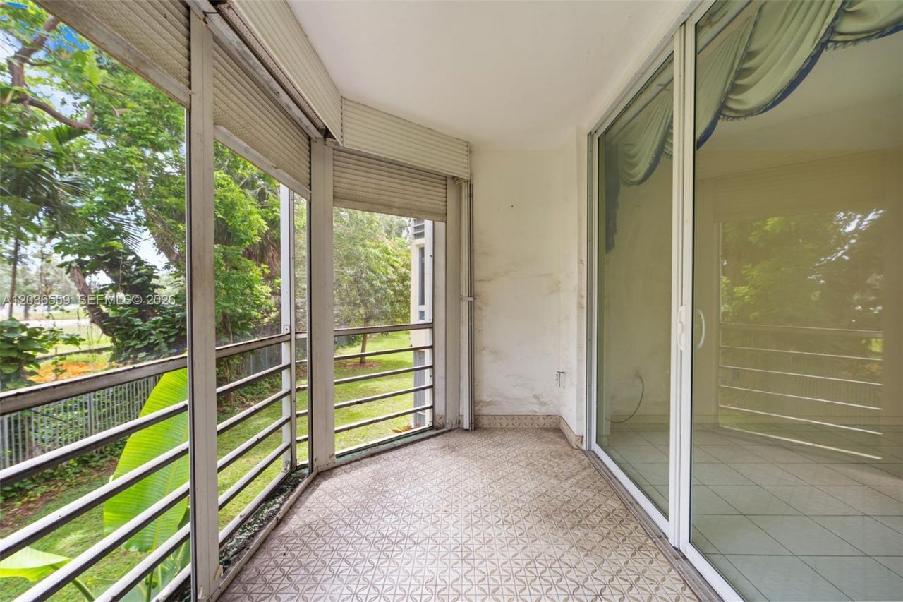 1201 NE 191st St , Unit G219, Miami, FL 33179 Photo