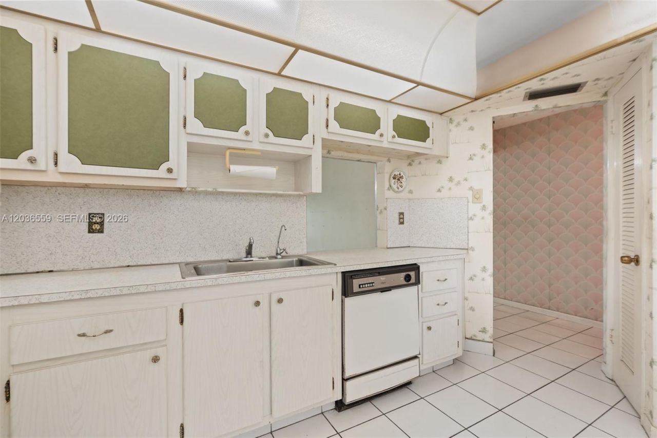 1201 NE 191st St , Unit G219, Miami, FL 33179 Photo
