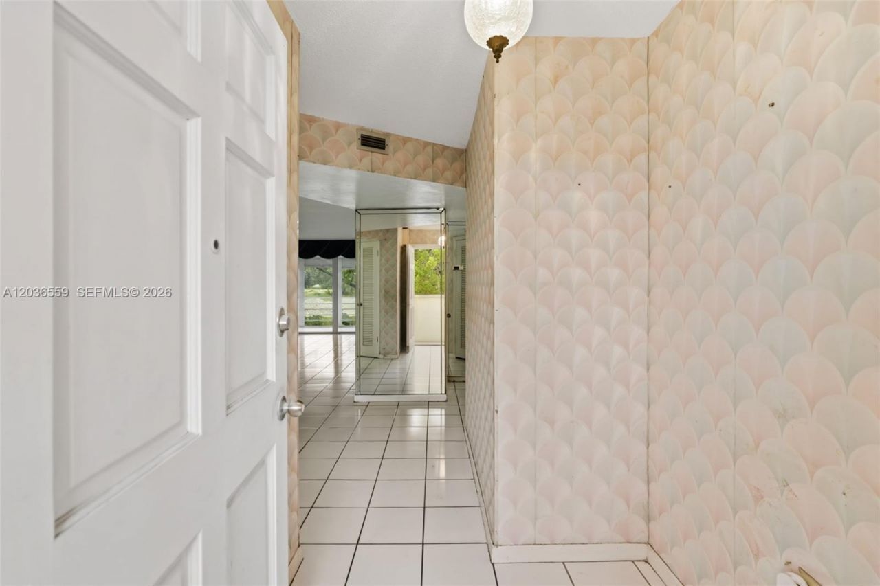 1201 NE 191st St , Unit G219, Miami, FL 33179 Photo