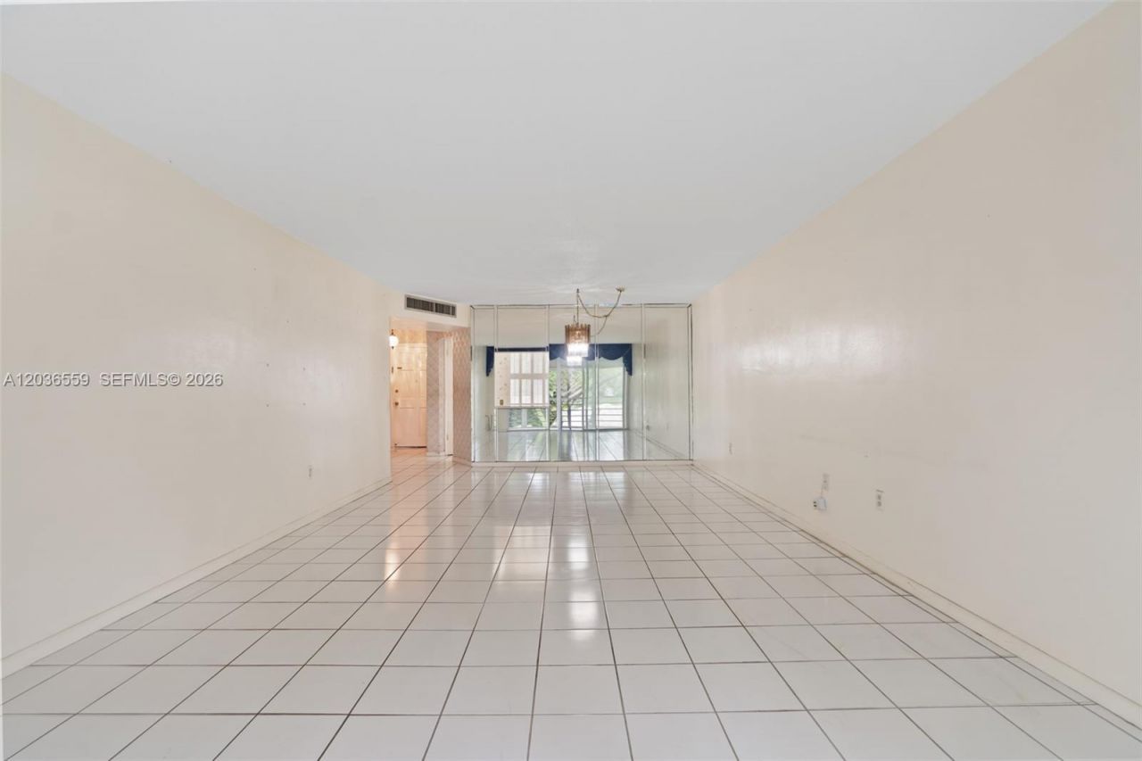 1201 NE 191st St , Unit G219, Miami, FL 33179 Photo