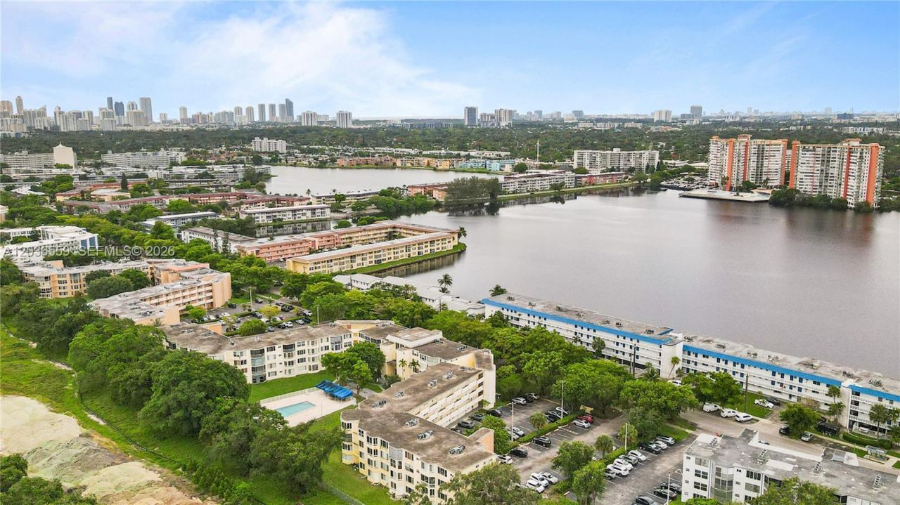 1201 NE 191st St , Unit G219, Miami, FL 33179 Photo