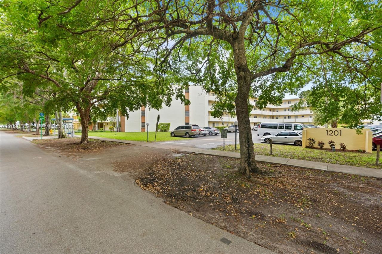 1201 NE 191st St , Unit G219, Miami, FL 33179 Photo