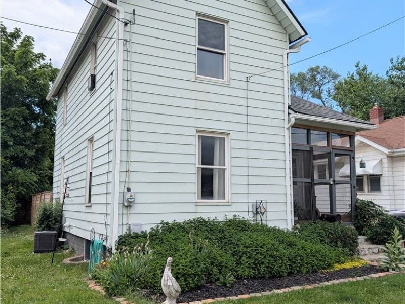 1633 Holland Court SW, Canton, OH 44706 Photo 2