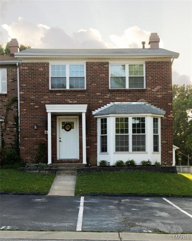 8 Coach Court , Saint Peters, MO 63376 Main Photo
