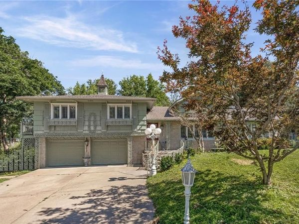 8712 WAVERLY Avenue, Kansas City, KS 66109