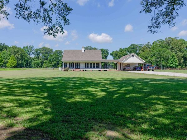 4894 La Hwy 412, Slaughter, LA 70777
