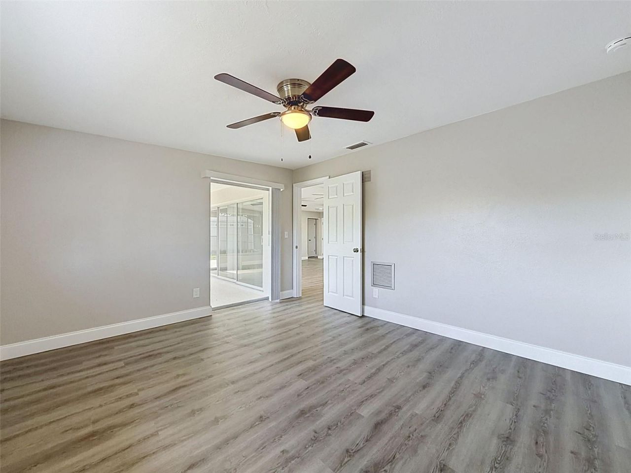 307 87th Avenue Ne, Saint Petersburg, FL 33702 Photo
