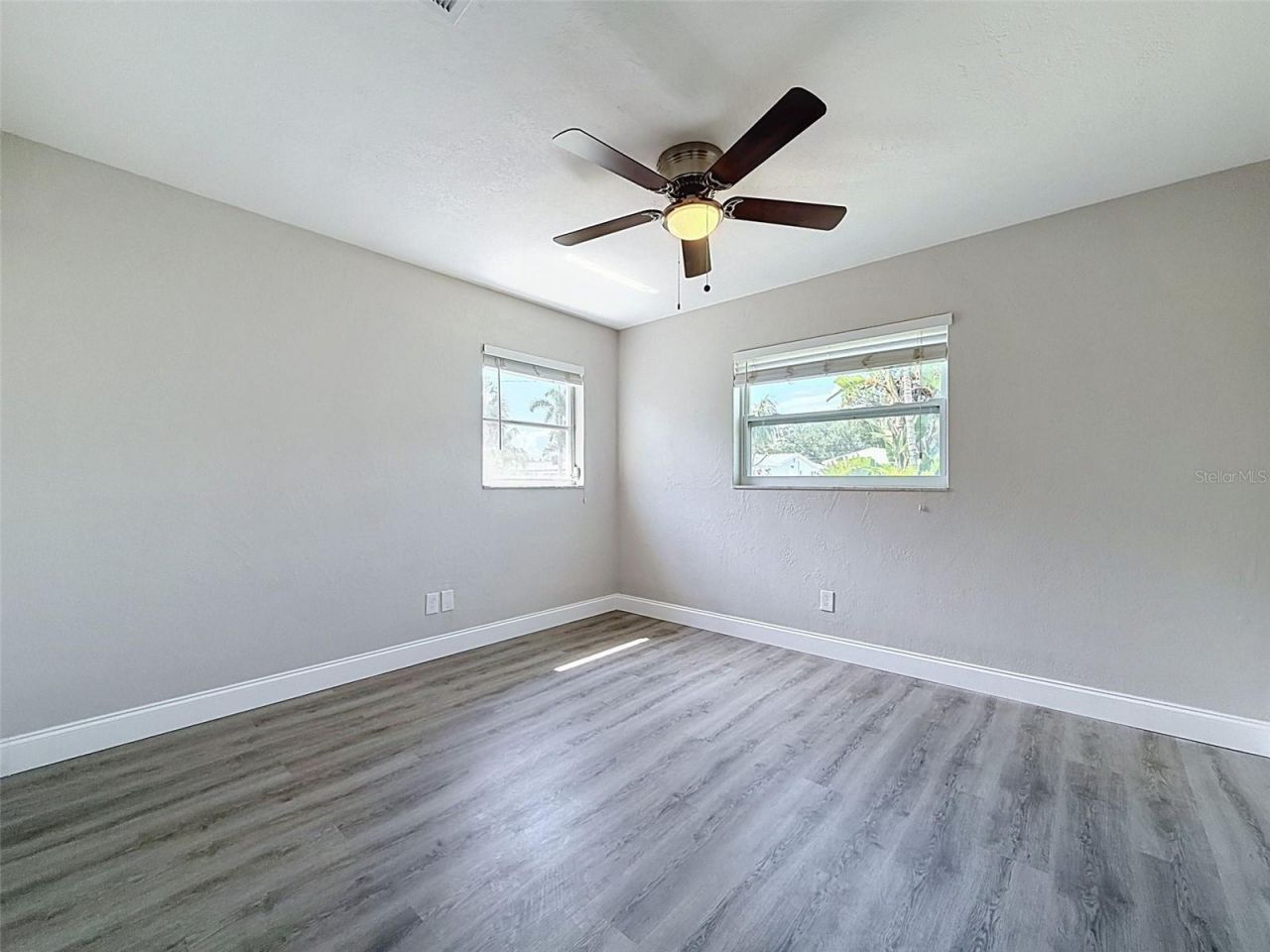 307 87th Avenue Ne, Saint Petersburg, FL 33702 Photo
