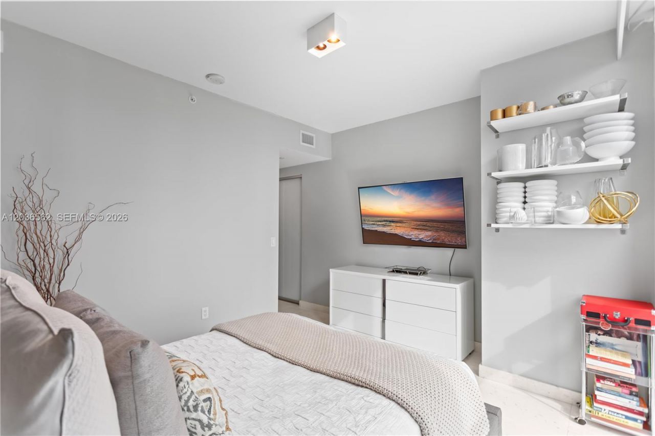 1080 Brickell Ave , Unit 3300, Miami, FL 33131 Photo