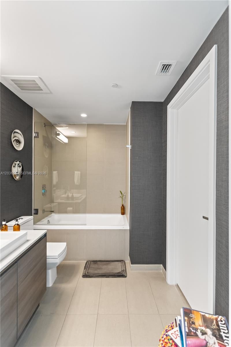 1080 Brickell Ave , Unit 3300, Miami, FL 33131 Photo